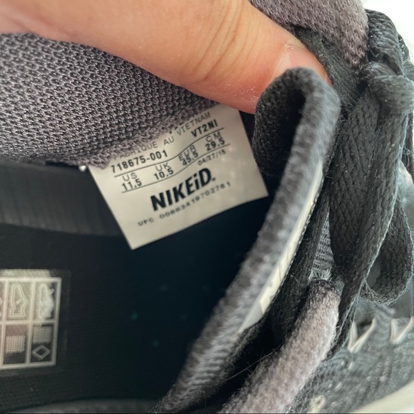 Men’s Nike Black & White Cloudflow Sneakers - Picture 13 of 13